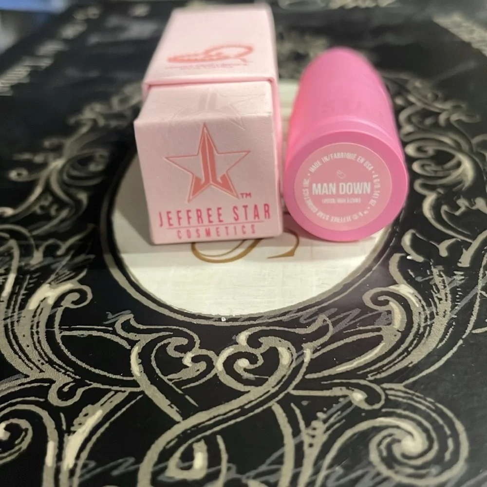 Jeffree Star Velvet Trap Lipstick In The Color Man down